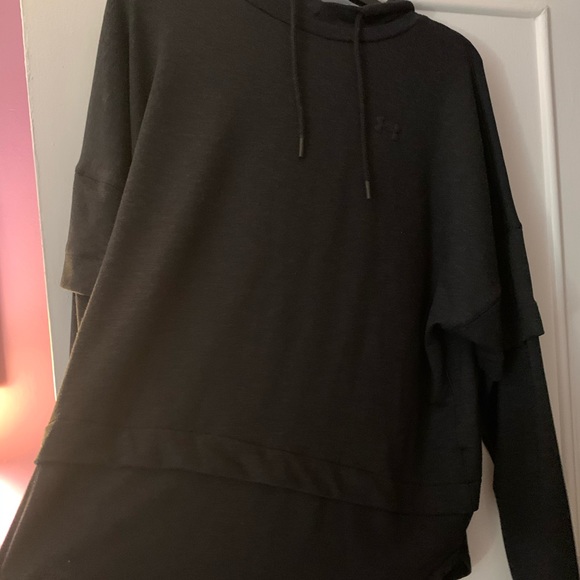 Under Armour Tops - Under Armour sweatshirt